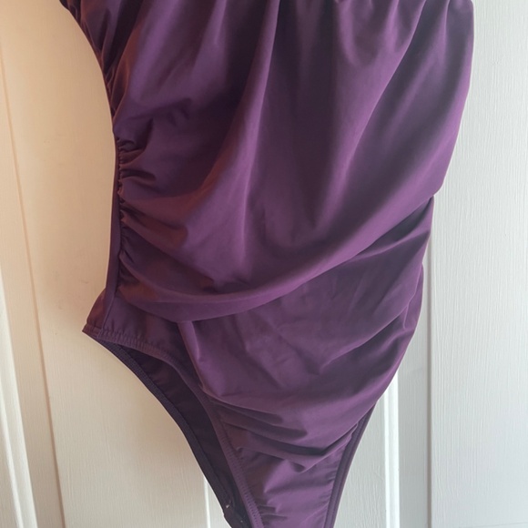 LANDS’ END Underwire One Piece Swimsuit size 8 - Picture 3 of 9